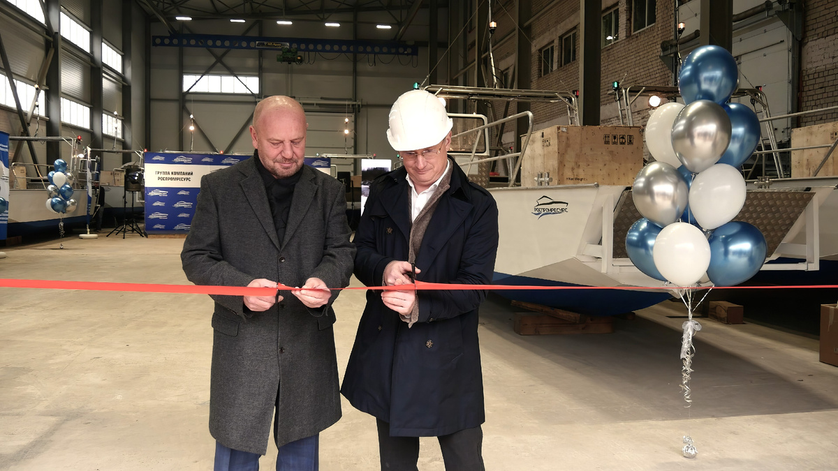 Андрей Дранишников и Дмитрий Новоселов открывают новый цех.