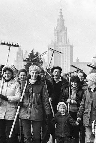 «Труд — святое дело»: как СССР превратил работу в праздник, а праздники в работу