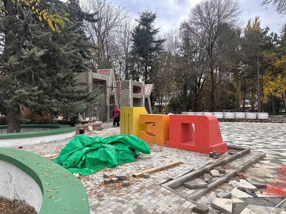    В Детском парке будет уложено более 15 тысяч квадратных метров плитки Александра ТИМОЩЕНКО