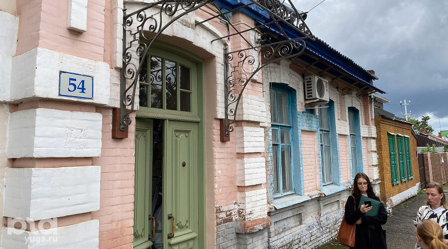     Восстановление двери и надкрылечника на Горького, 54 Фото Александра Гончаренко, Юга.ру