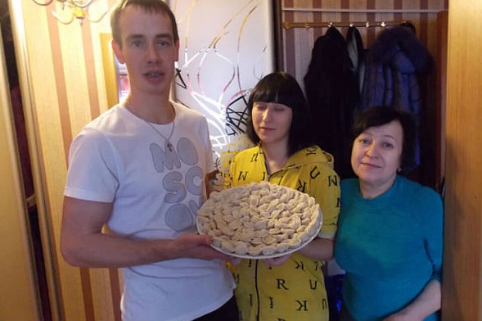 Павел Радзиевский с невестой и ее мамой. Фото: архив семьи