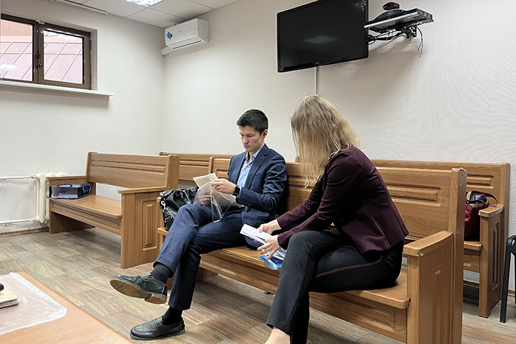    Тимур Салихов обратил внимание на то, что нарушений антикоррупционного законодательства не было, а в декларациях Алибаевых с 2005 по 2023 год совокупный доход — 82 млн рублей, и это позволяло нести подобные расходы.   
Фото: Альбина Фархутдинова