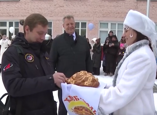     Космонавт Кирилл Песков побывал в Назарове и посетил родную школу