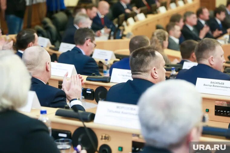 Парламентарии обсудили проеткт областного бюджета на профильном комитете регпарламента. Фото: Денис Моргунов © URA.RU