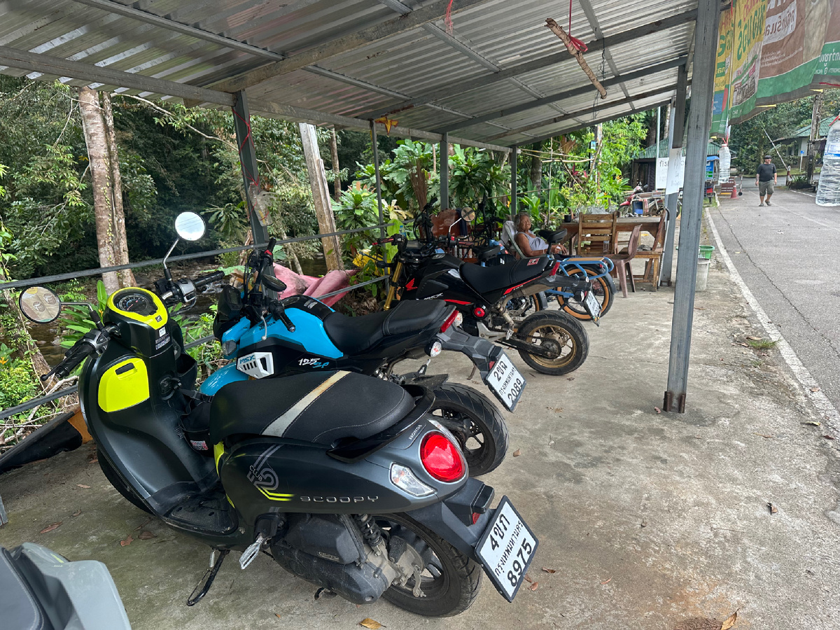 Парковка для мотобайков.