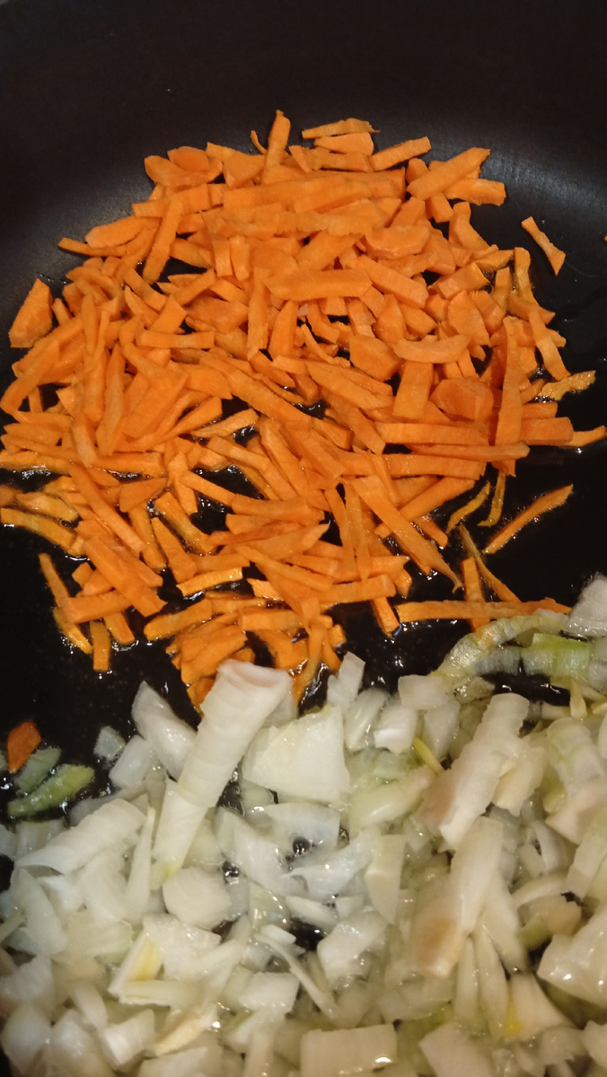 Делаю зажарку. Фото автора.