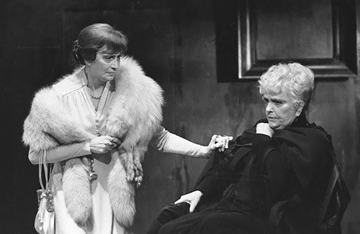 Ангелина Степанова – Любовница, Мария Бабанова – Жена. «Всё кончено», МХАТ, 1979 г. Фото Игоря Александрова