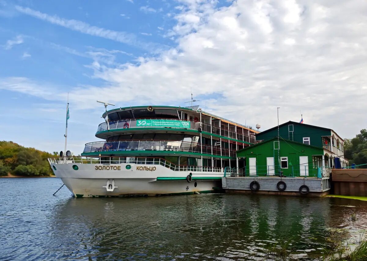     Теплоход "Золотое кольцо" в Рязани. © "Интерфакс". Андрей Щетинин