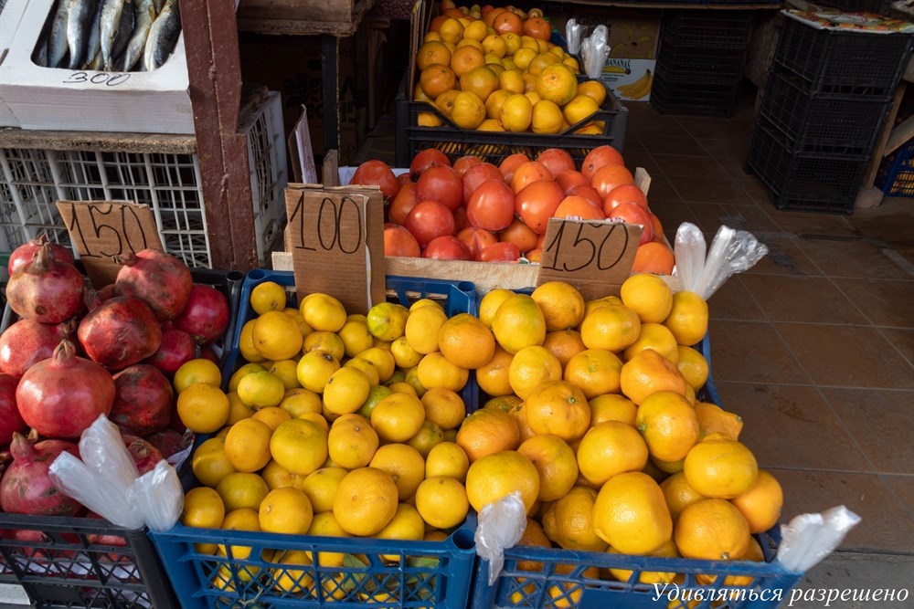 перед базой рынок