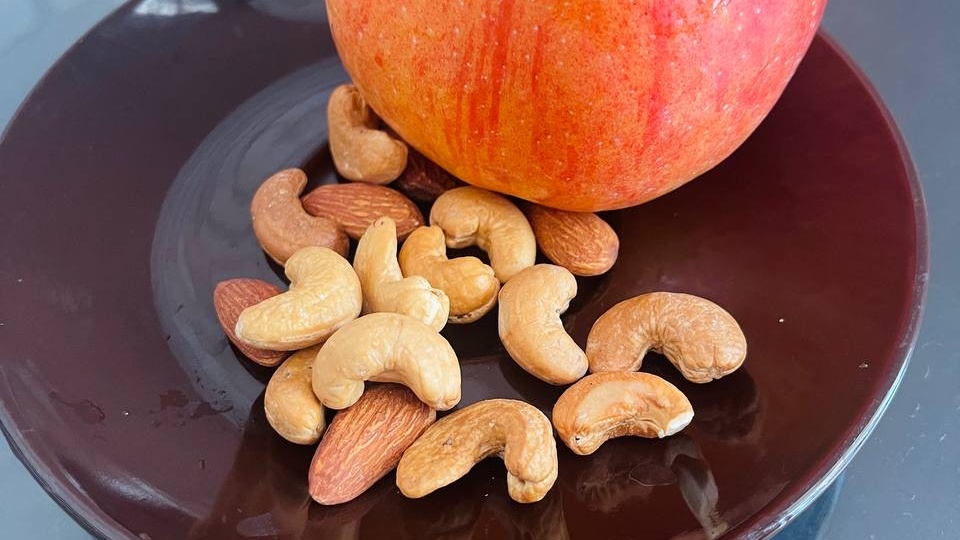 Яблоко на ночь: диетологи против мифа о сахаре