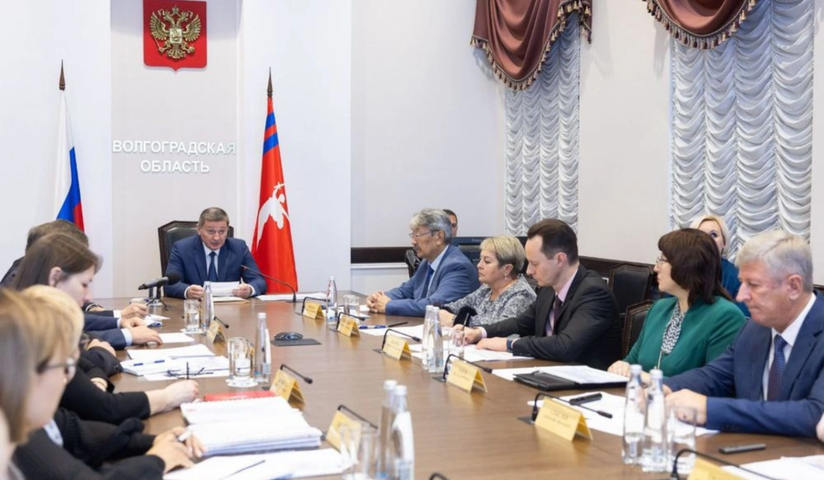     Губернатор Волгоградской области Андрей Бочаров на совещании. Источник: rg.ru Автор фото: Пресс-служба администрации Волгоградской области