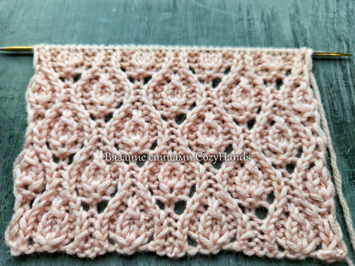 Красивый ажурный узор с мелкими листиками