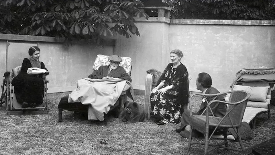 ФОТО: Кадр из программы "Момент в истории", РЕН ТВ