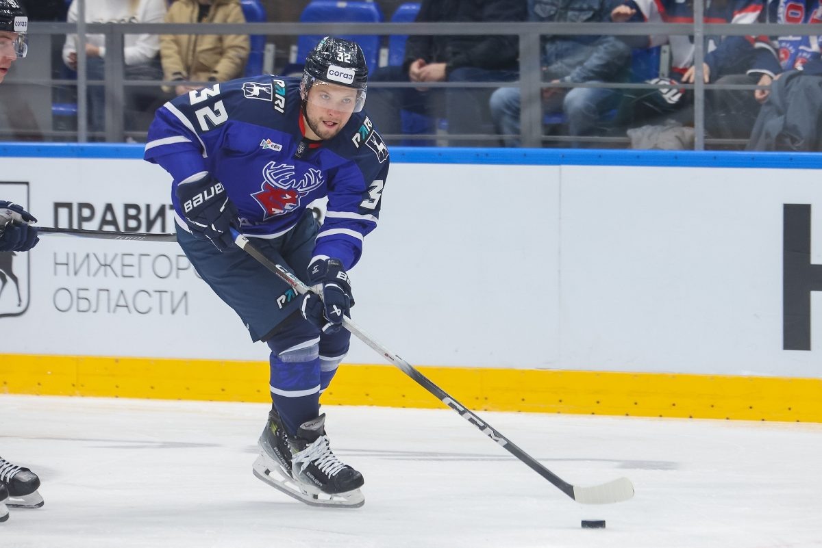    Рост Ильи Хохлова – 185 сантиметров, вес – 95 килограммов