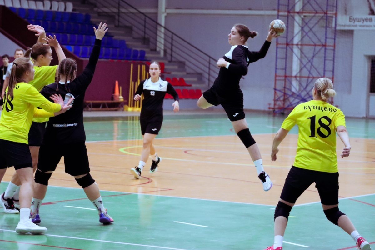    Нижегородки уступили одному из фаворитов турнира