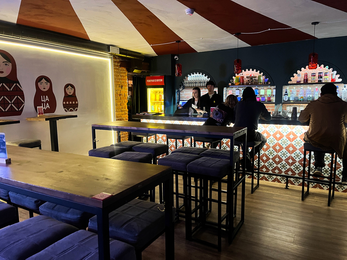 Барная зона →