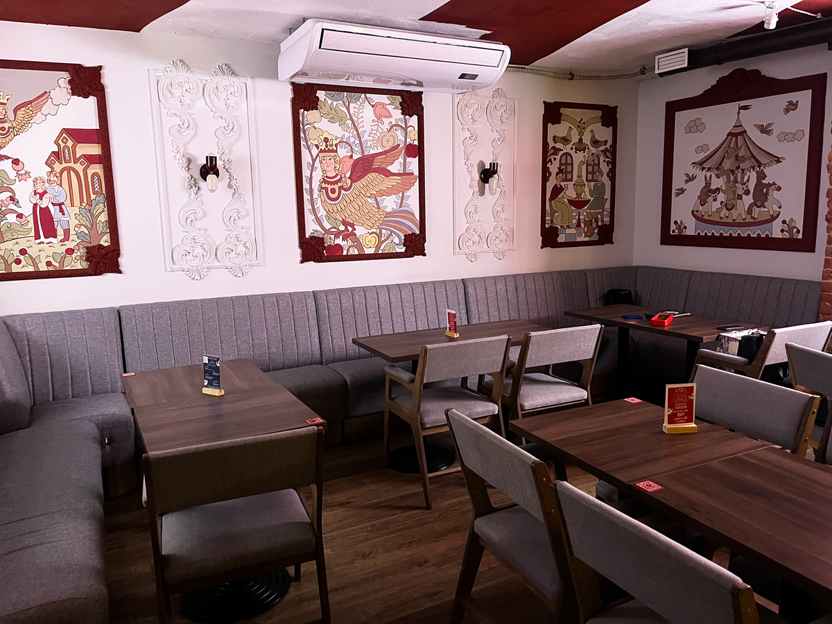 Вид на основной зал →