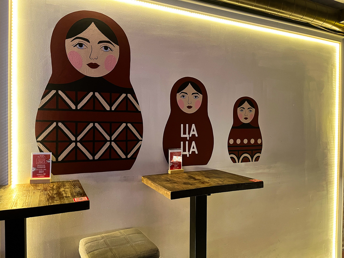 Матрёшки на стене →
