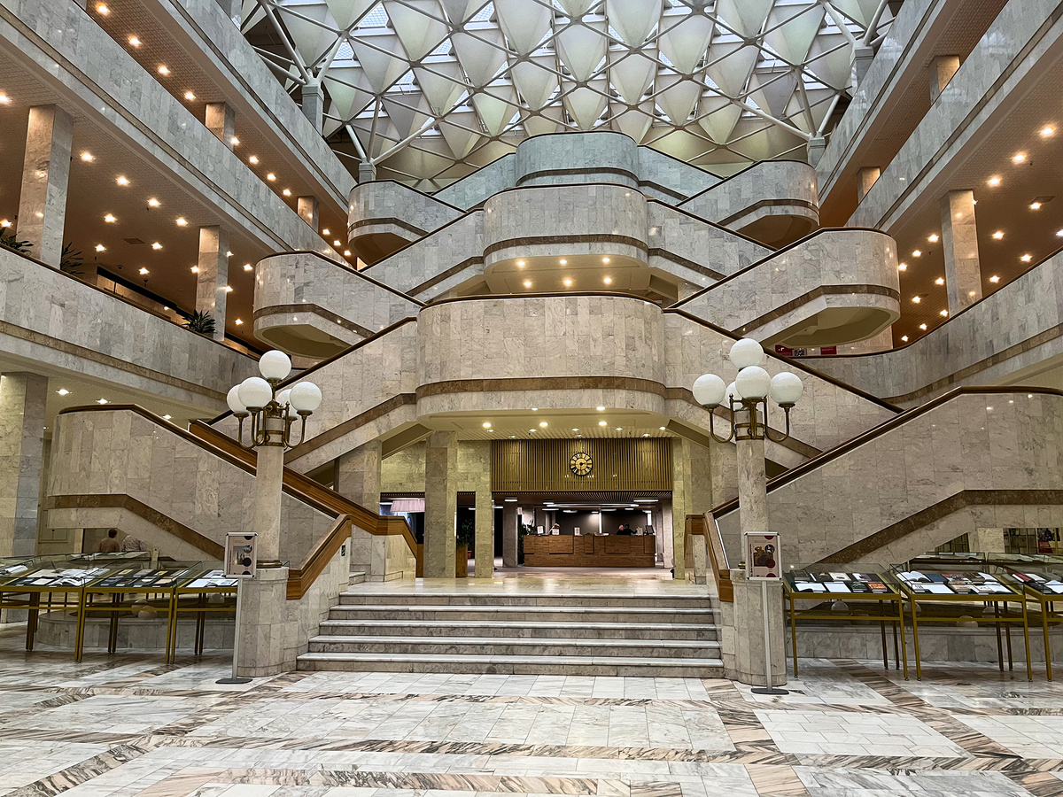 Фойе Российской Национальной Библиотеки