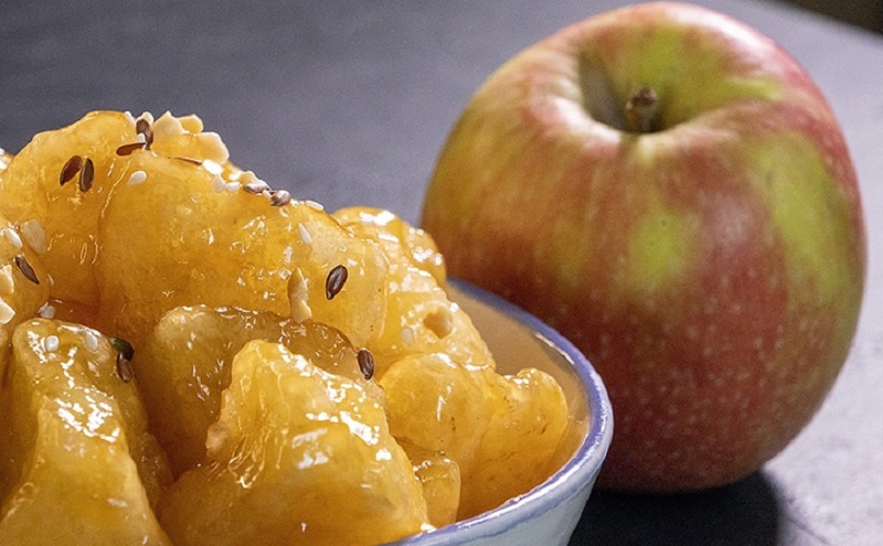 Яблоки в карамели: домашний десерт, который превращает обычные фрукты в праздник 
