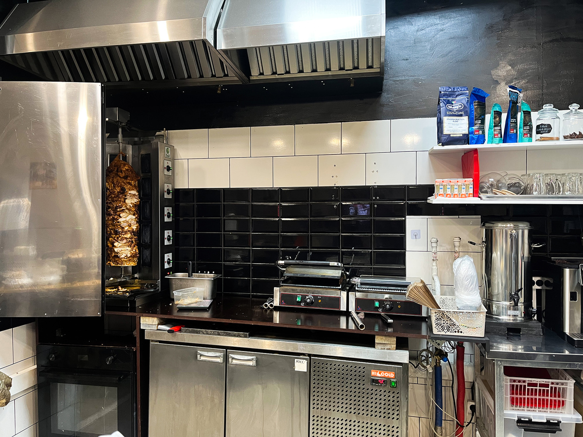 Бобина с курицей и вид на кухню →