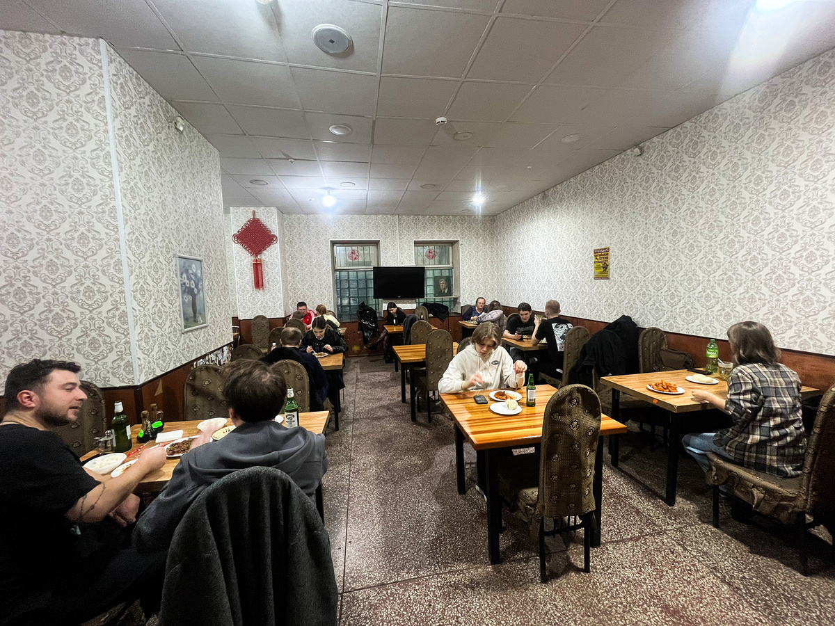 Дальний зал →