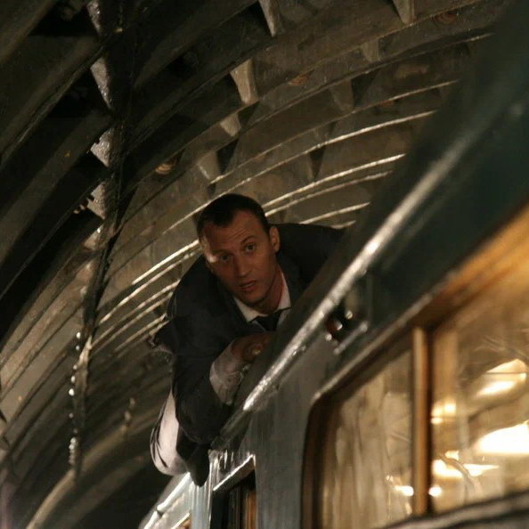     «Дом кино Премиум» подверг цензуре главную роль Анатолия Белого* в фильме «Метро»