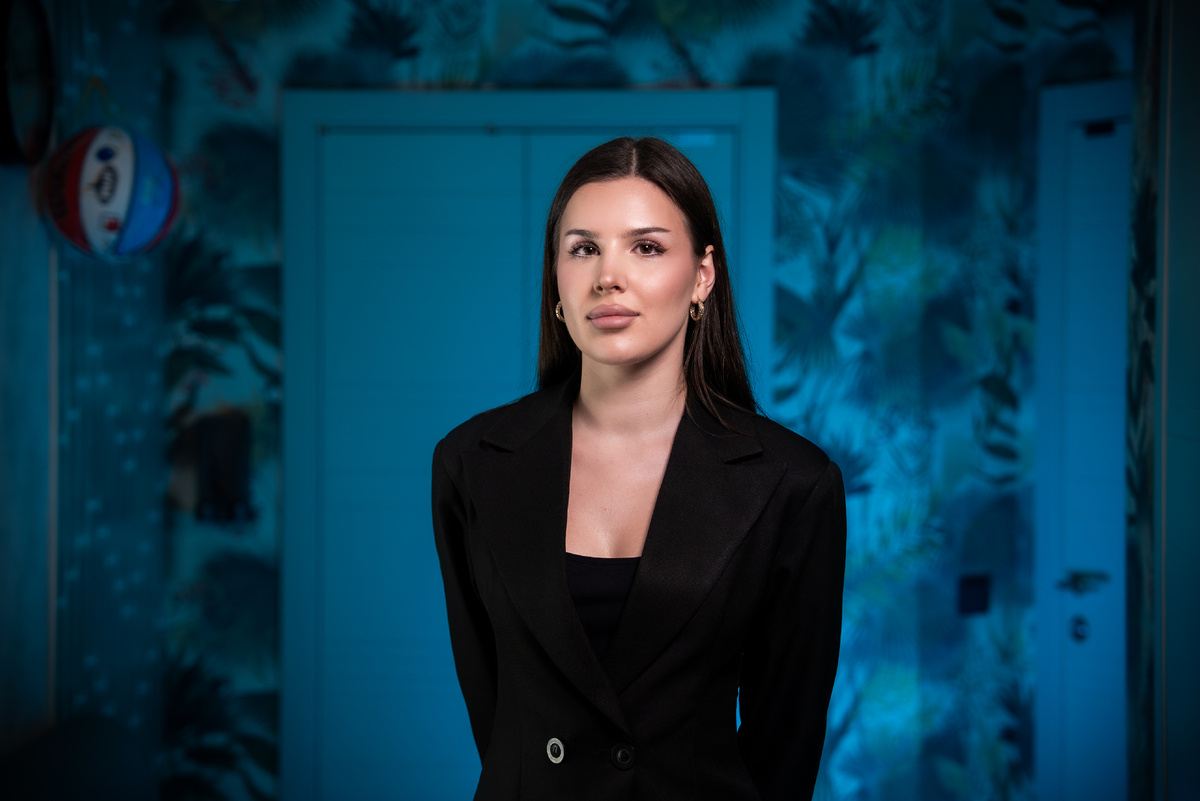 София Трещотка, выпускница Санкт-Петербургского государственного университета промышленных технологий и дизайна (СПбГУПТД), исполнитель дипломного проекта по заказу ИОГВ 2025