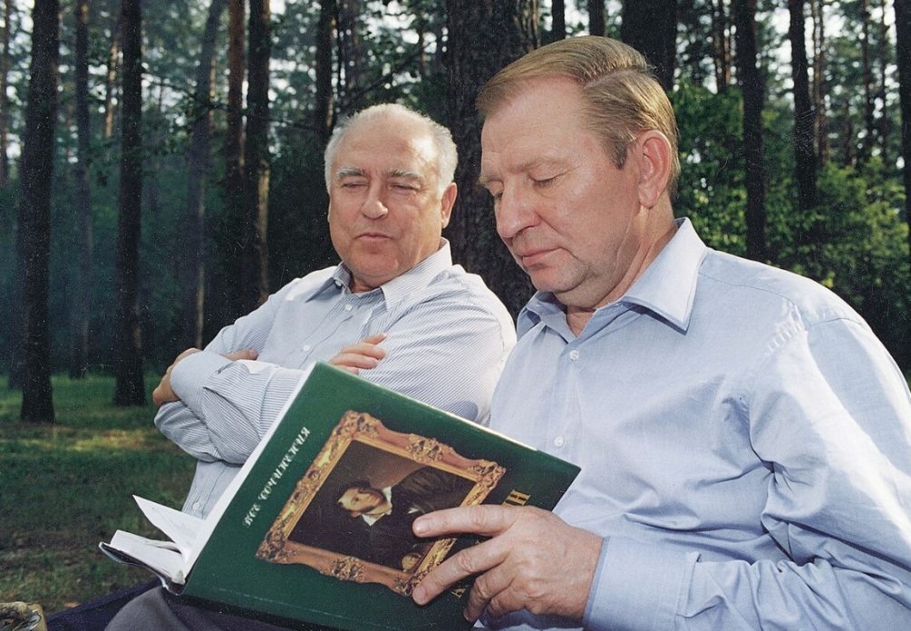    Леонид Кучма и Виктор Черномырдин, 1999 год, Киев. Авторство: Александр Стручков. Собственная работа, CC BY-SA 3.0,