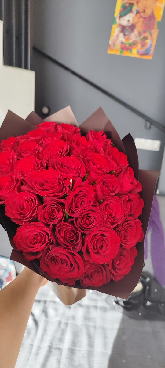 Букет от мужа в день свадьбы. Привёз курьер. 