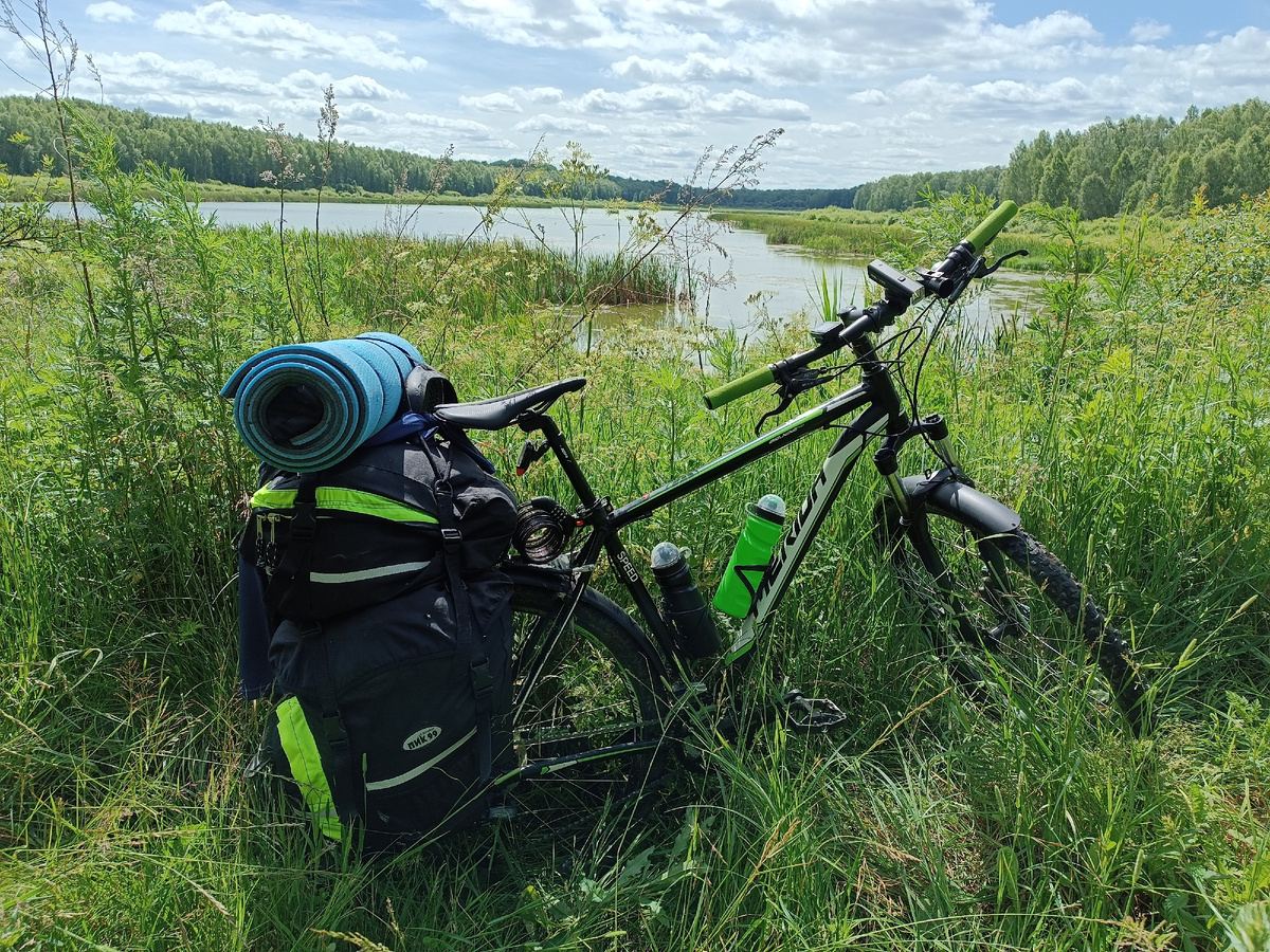 С такой загрузкой велосипед был просто неподъемным. Первый тестовый велопоход, все сумки забиты под завязку нужным и ненужным.
