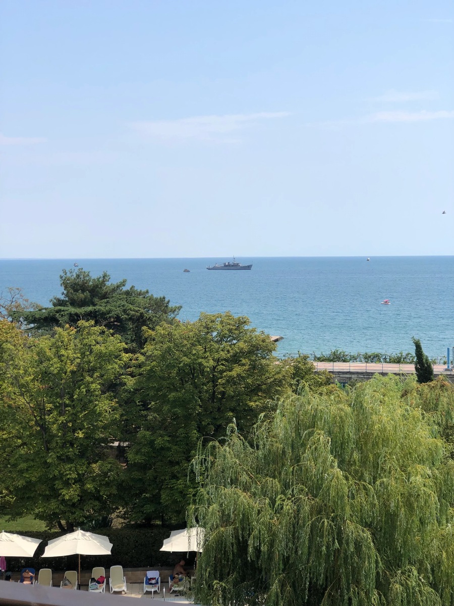 Погода в Ялте радует