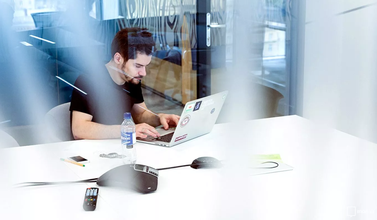     В офисе. Источник: mos.ru Автор фото: Пресс-служба Мэрии Москвы