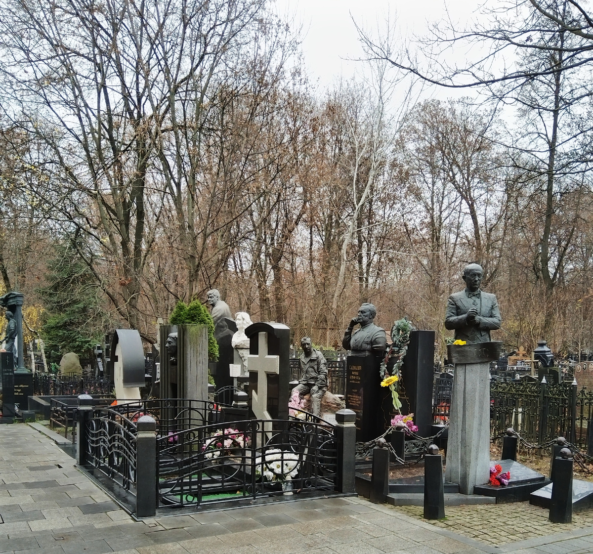 Могила Фармана Салманова на Ваганьковском кладбище