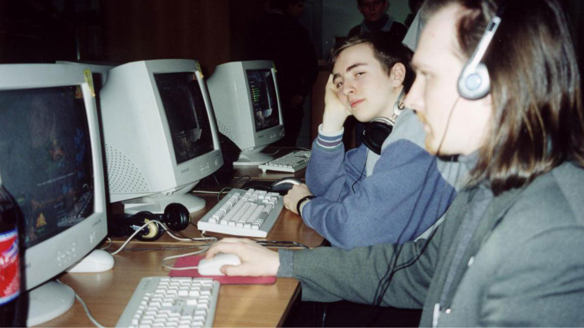 Вместо школы — за «компы»: какие игры были хитами в компьютерных клубах