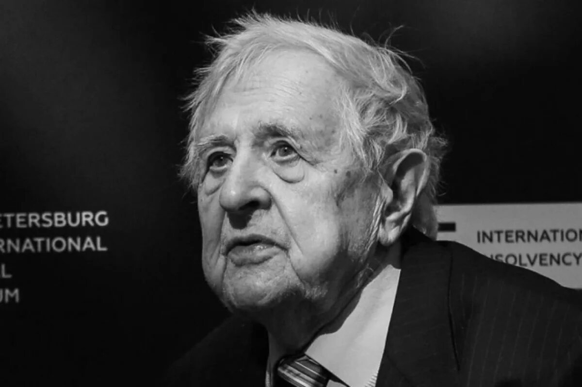    В Санкт-Петербурге простились с академиком Толстым