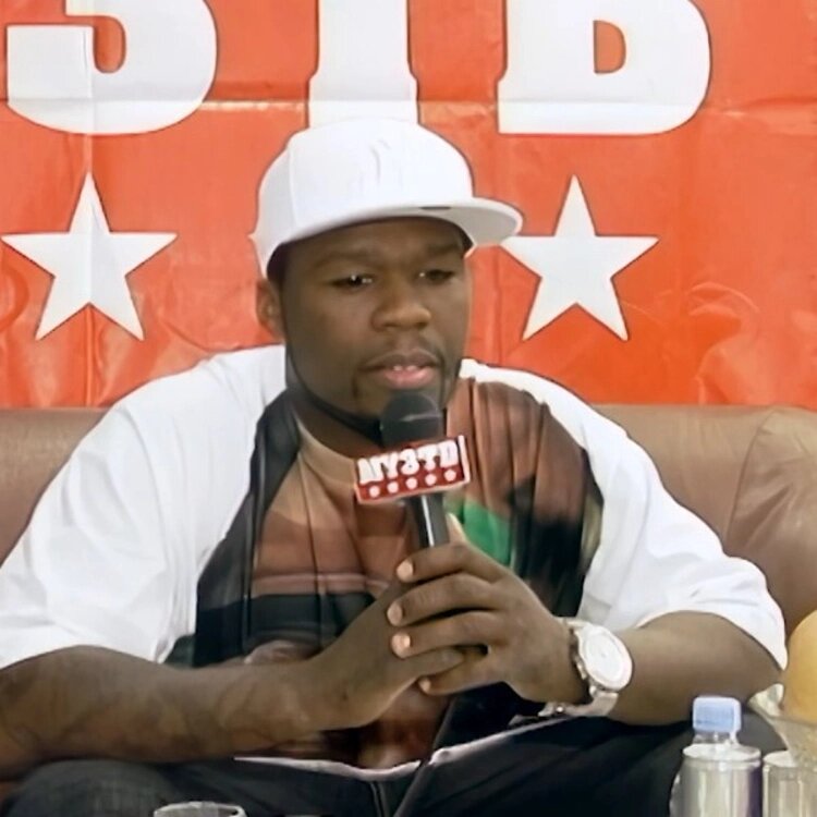 ФОТО: МУЗ-ТВ 50Cent дает эксклюзивное интервью PRO-Новостям после выступления на Премии МУЗ-ТВ📷
