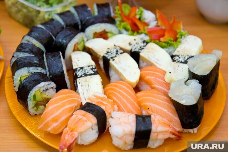 По росту популярности суши и роллы уступают только горячим напиткам. Фото: Александр Елизаров © URA.RU