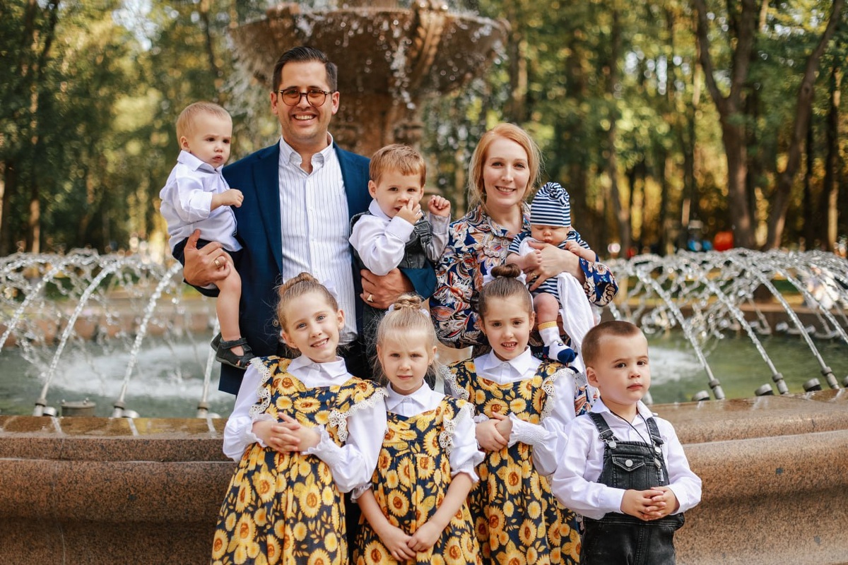 Семья Шуцман (восьмой ребенок родился 28 октября 2025 года)