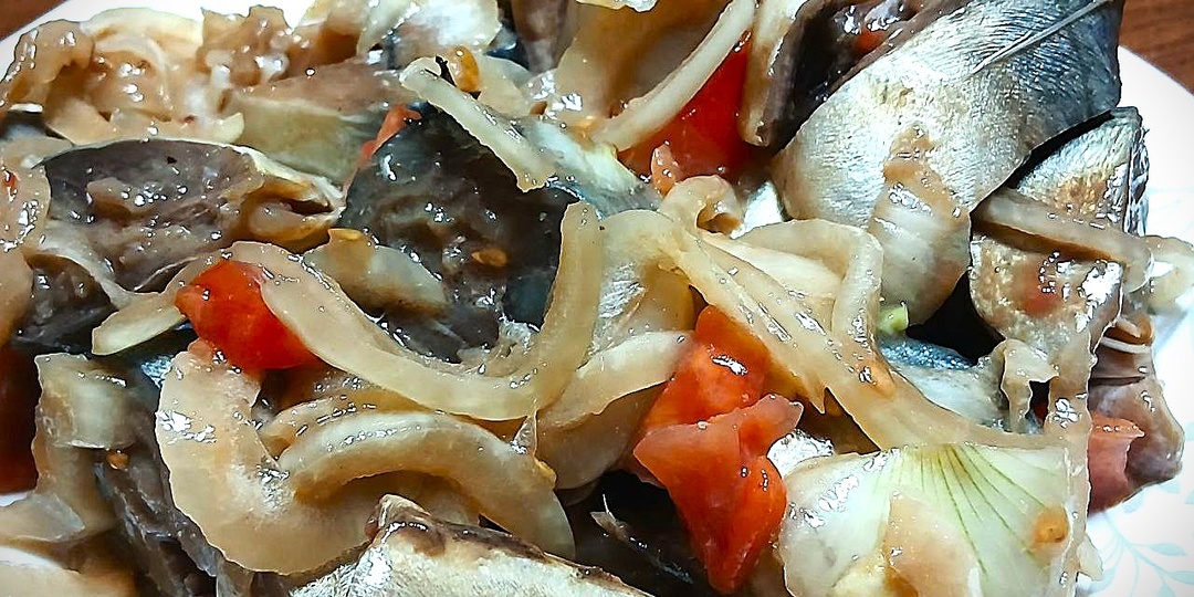Маринованная скумбрия. Идеальная закуска за 3 часа.