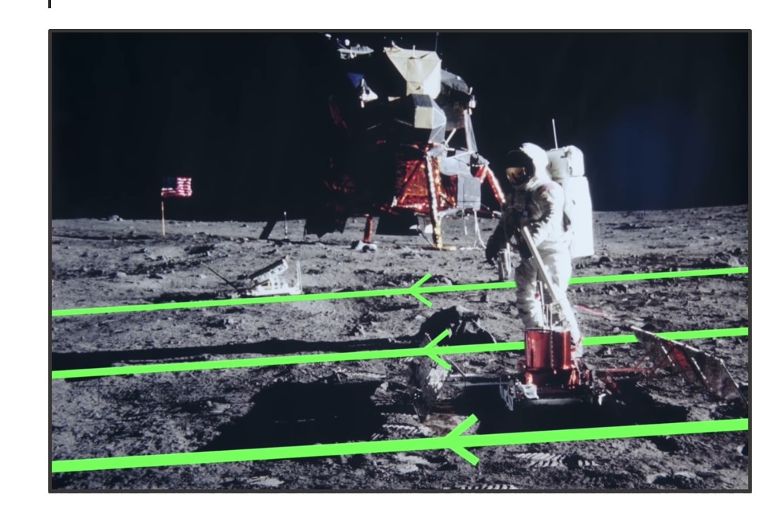 В качестве "подтверждения" "параллельности" теней от источника света на данном снимке "Лунная программа" вместе со специалистом Голливуда привели вот этот снимок.