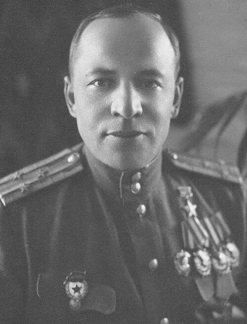 Николай Степанович Угрюмов (5 (18) августа 1902 года — 2 февраля 1982 года) — советский военачальник, участник советско-финской и Великой Отечественной войн, Герой Советского Союза (15.01.1940). Генерал-майор (11.07.1945)