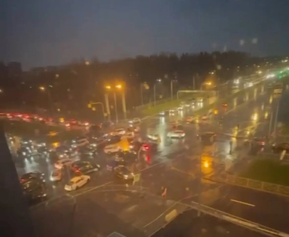    Фото: скриншот видео телеграм-канала Мегаполис | ДТП и ЧП | Санкт-Петербург | Питер