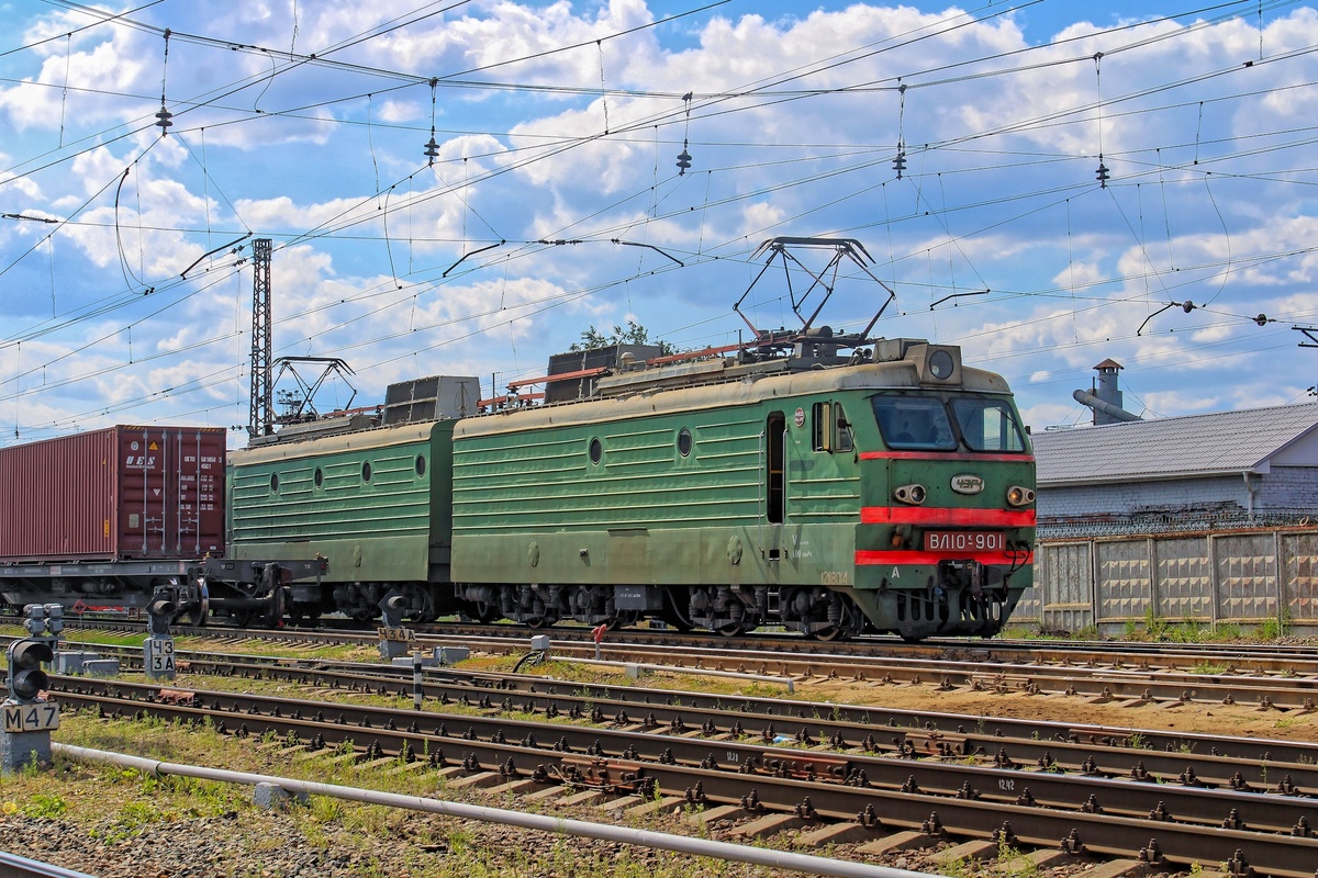 Электровоз ВЛ10УК-901 на станции Александров-l
