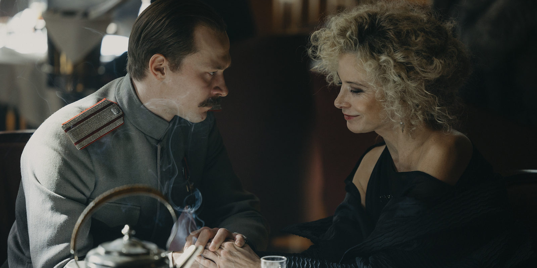 Почему Андрей Кончаловский зря дал Юлии Высоцкой главную роль в "Хрониках русской революции"