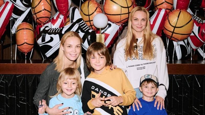 Сестры Арнтгольц с сыновьями / фото из открытых источников 