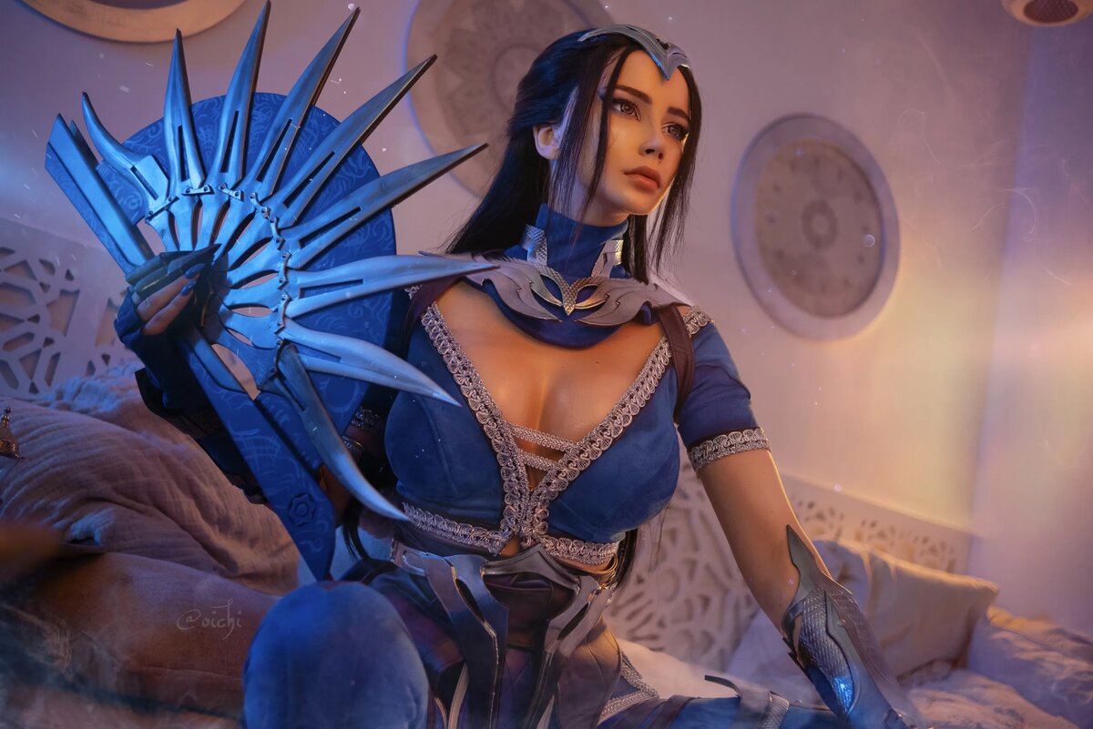 Косплей на Китану из вселенной Mortal Kombat. Косплеер: OICHI. Источник фото: vk.com/oichicosplay   📷