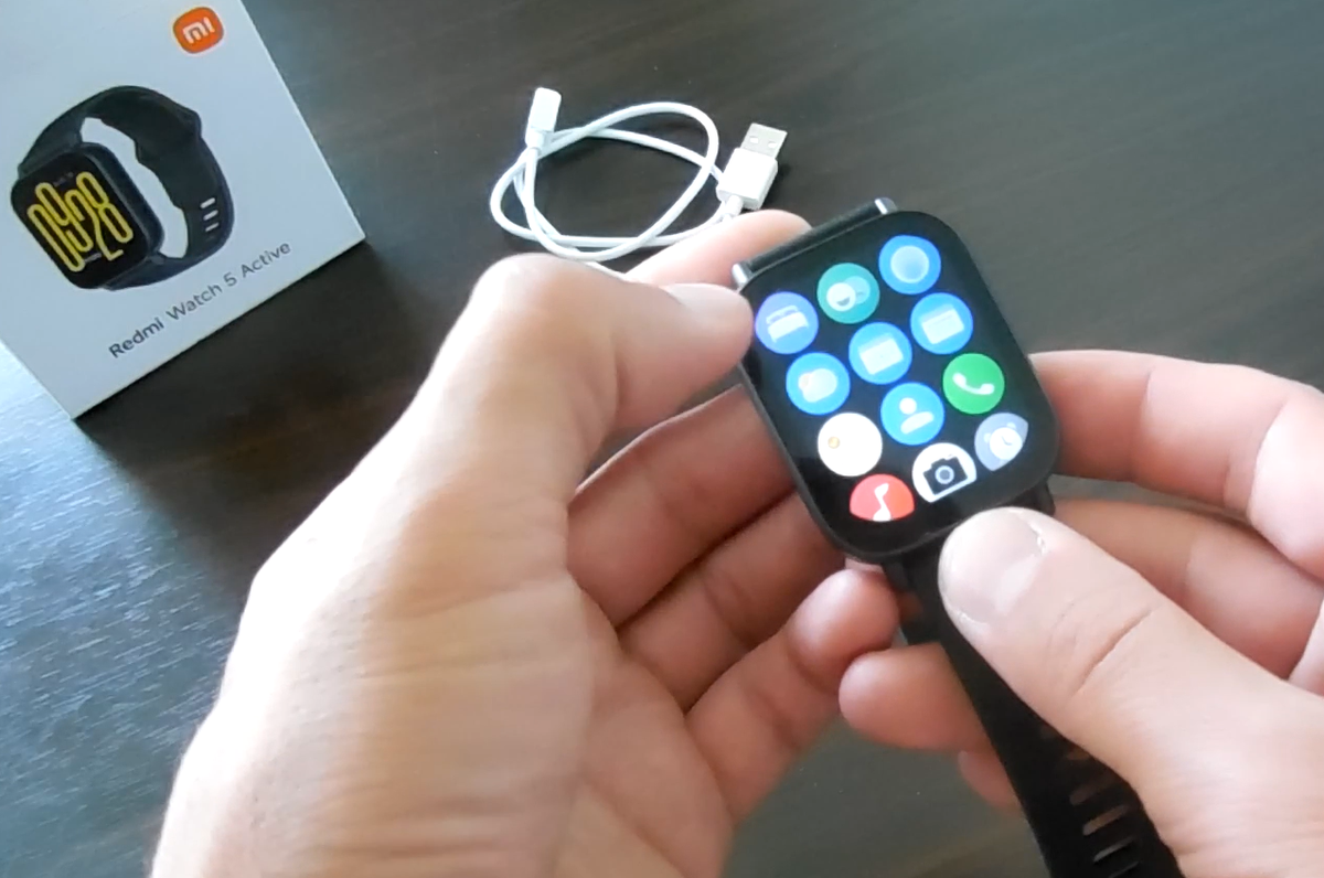 Главное меню HyperOS в Redmi Watch 5 Active.