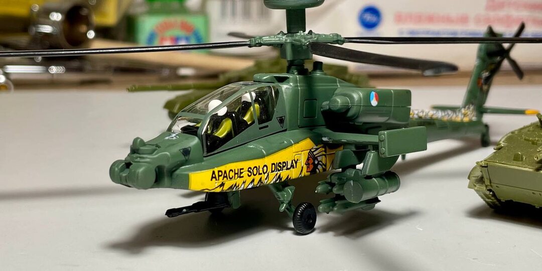 Апач на ладони: обзор и сборка вертолёта AH-64 от Revell (1/100, 06646)