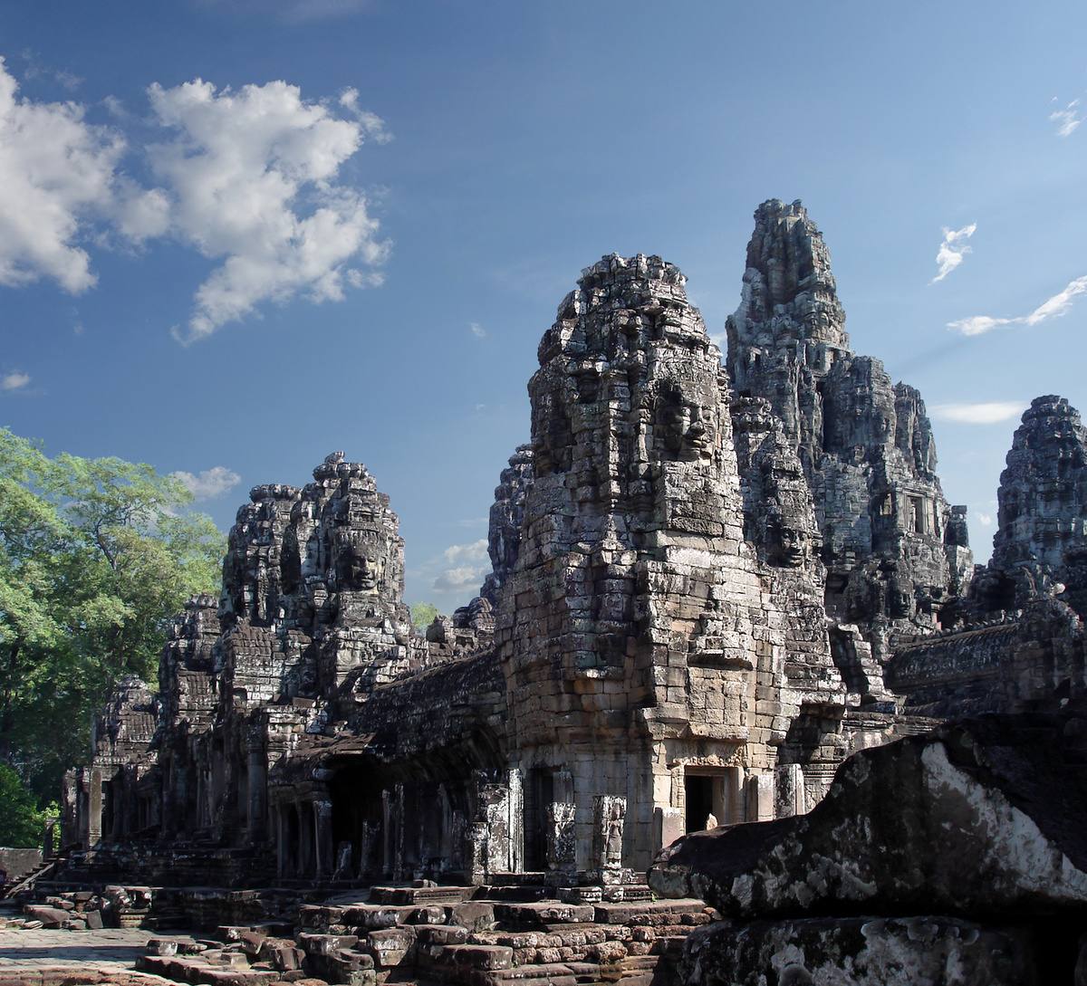 Байон — храмовый комплекс в центре Ангкор-Тхома. Камбоджа.